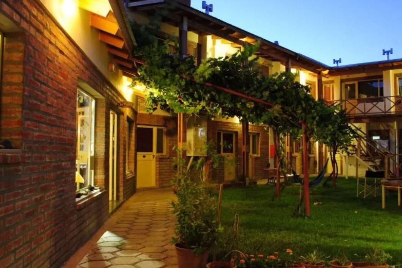 La Tosca Hostel Puerto Madryn Exterior foto